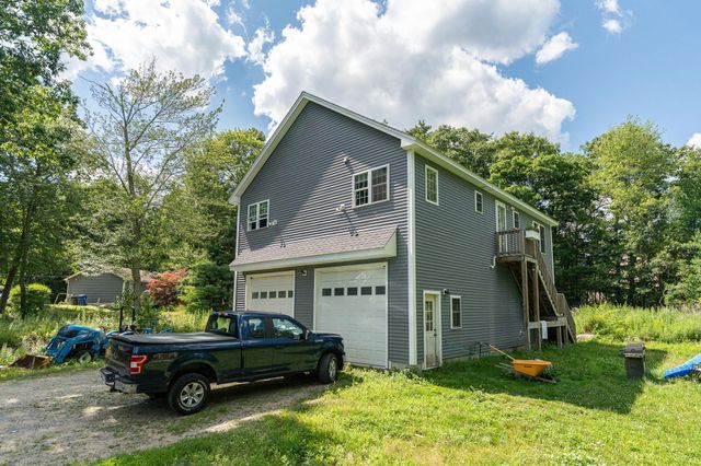7 Woods Avenue, Londonderry, NH 03053
