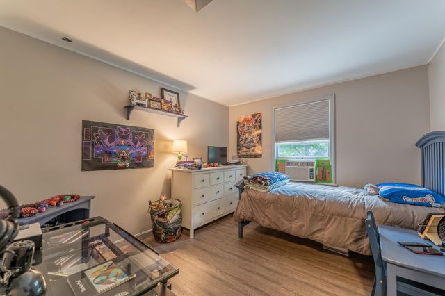 7 Woods Avenue, Londonderry, NH 03053