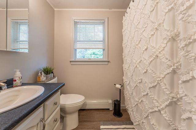 7 Woods Avenue, Londonderry, NH 03053