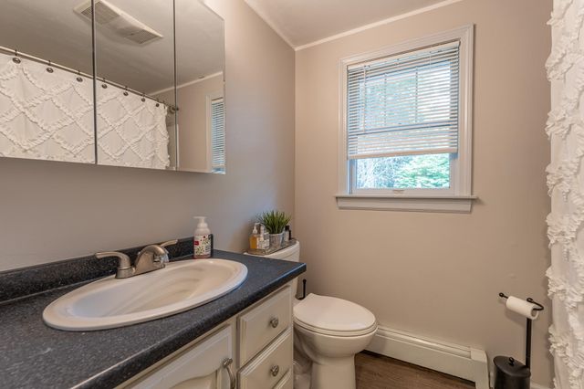 7 Woods Avenue, Londonderry, NH 03053