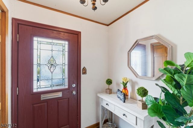 2 Oakwood Pl, North Brunswick Twp., NJ 08902