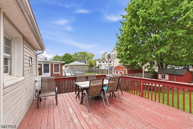 2 Oakwood Pl, North Brunswick Twp., NJ 08902