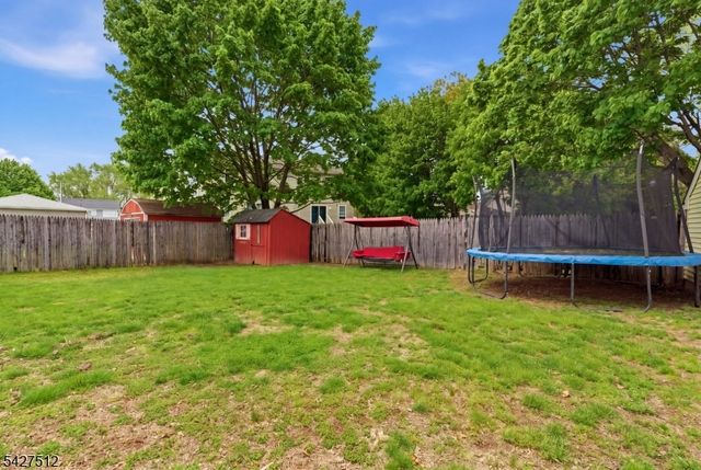 2 Oakwood Pl, North Brunswick Twp., NJ 08902