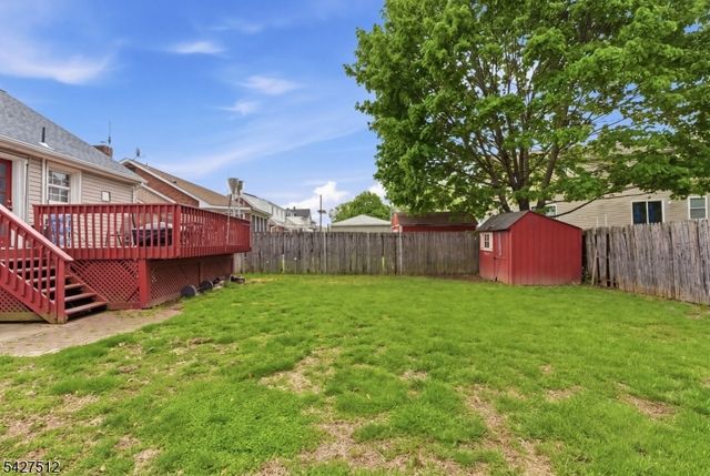 2 Oakwood Pl, North Brunswick Twp., NJ 08902