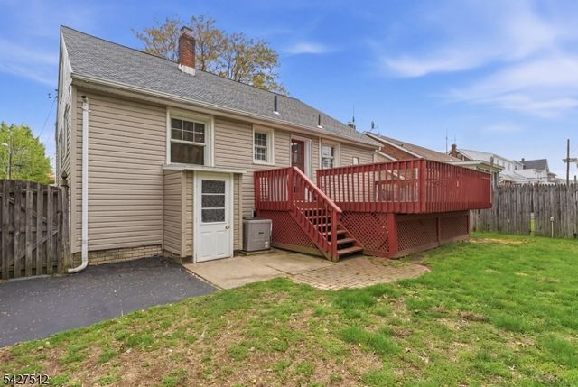 2 Oakwood Pl, North Brunswick Twp., NJ 08902