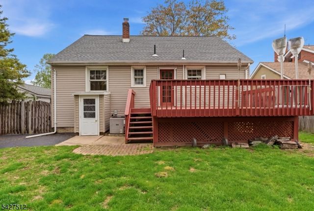 2 Oakwood Pl, North Brunswick Twp., NJ 08902