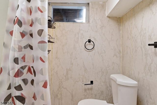 2 Oakwood Pl, North Brunswick Twp., NJ 08902