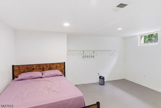 2 Oakwood Pl, North Brunswick Twp., NJ 08902