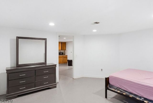 2 Oakwood Pl, North Brunswick Twp., NJ 08902