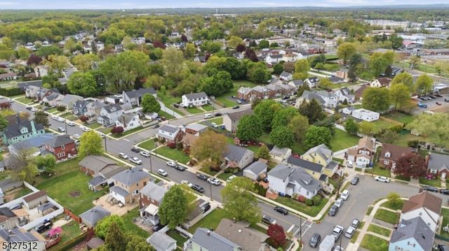 2 Oakwood Pl, North Brunswick Twp., NJ 08902