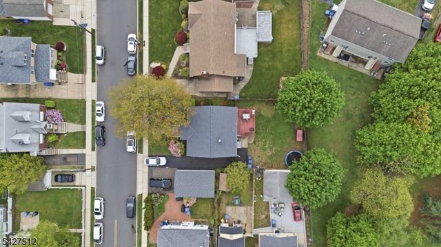 2 Oakwood Pl, North Brunswick Twp., NJ 08902