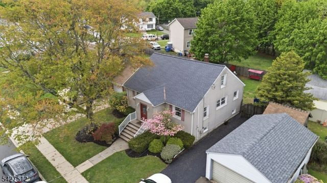 2 Oakwood Pl, North Brunswick Twp., NJ 08902