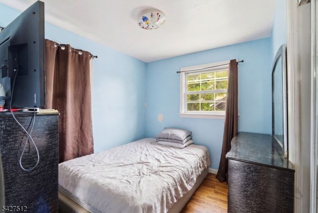 2 Oakwood Pl, North Brunswick Twp., NJ 08902