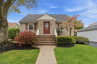 2 Oakwood Pl, North Brunswick Twp., NJ 08902