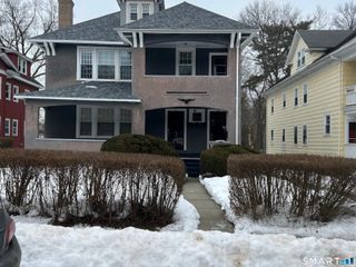 108 Maplewood Avenue 3rd Floor, West Hartford, CT 06119