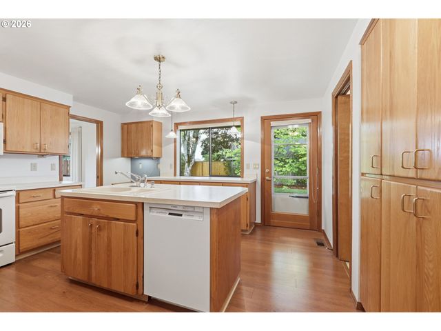 1735 Ne 57TH Ave, Hillsboro, OR 97124