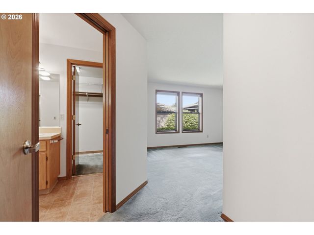 1735 Ne 57TH Ave, Hillsboro, OR 97124