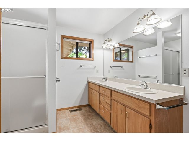 1735 Ne 57TH Ave, Hillsboro, OR 97124