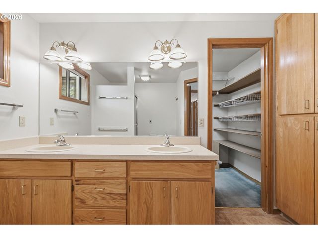 1735 Ne 57TH Ave, Hillsboro, OR 97124
