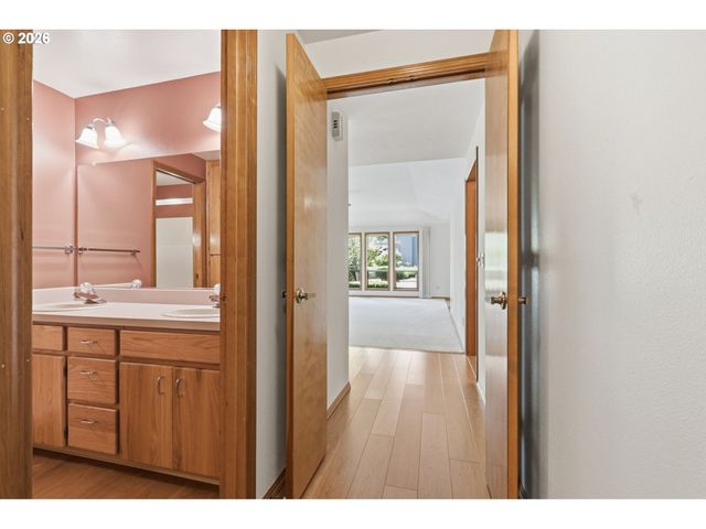 1735 Ne 57TH Ave, Hillsboro, OR 97124