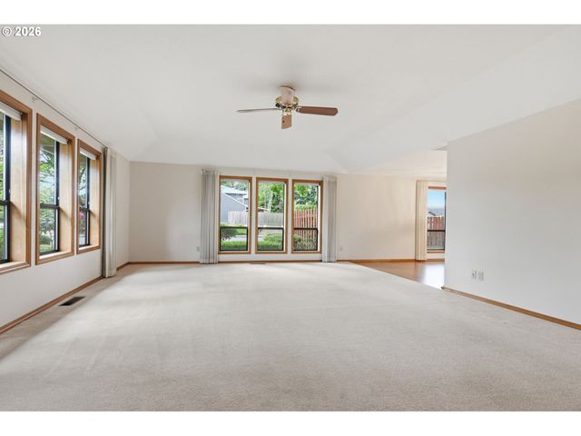 1735 Ne 57TH Ave, Hillsboro, OR 97124