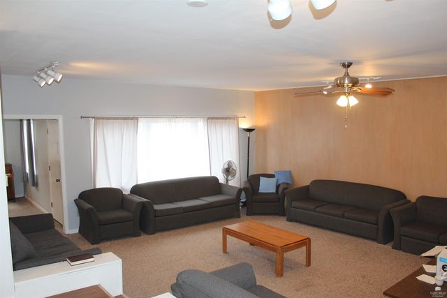 354 N Delaware Avenue, Manhattan, KS 66502