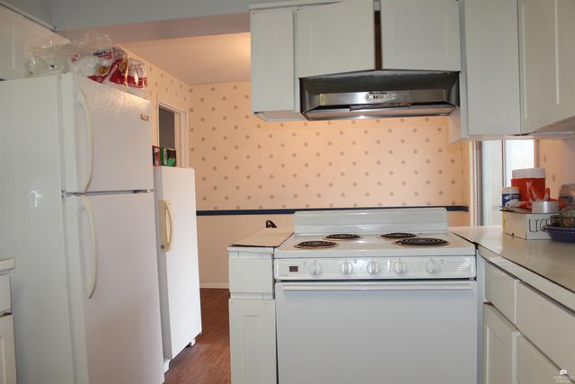 354 N Delaware Avenue, Manhattan, KS 66502