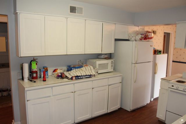 354 N Delaware Avenue, Manhattan, KS 66502