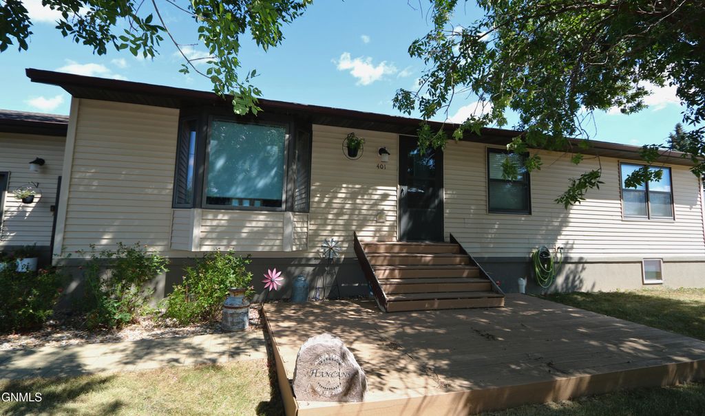 401 Moore Avenue NE, Berthold, ND 58718 photo 1