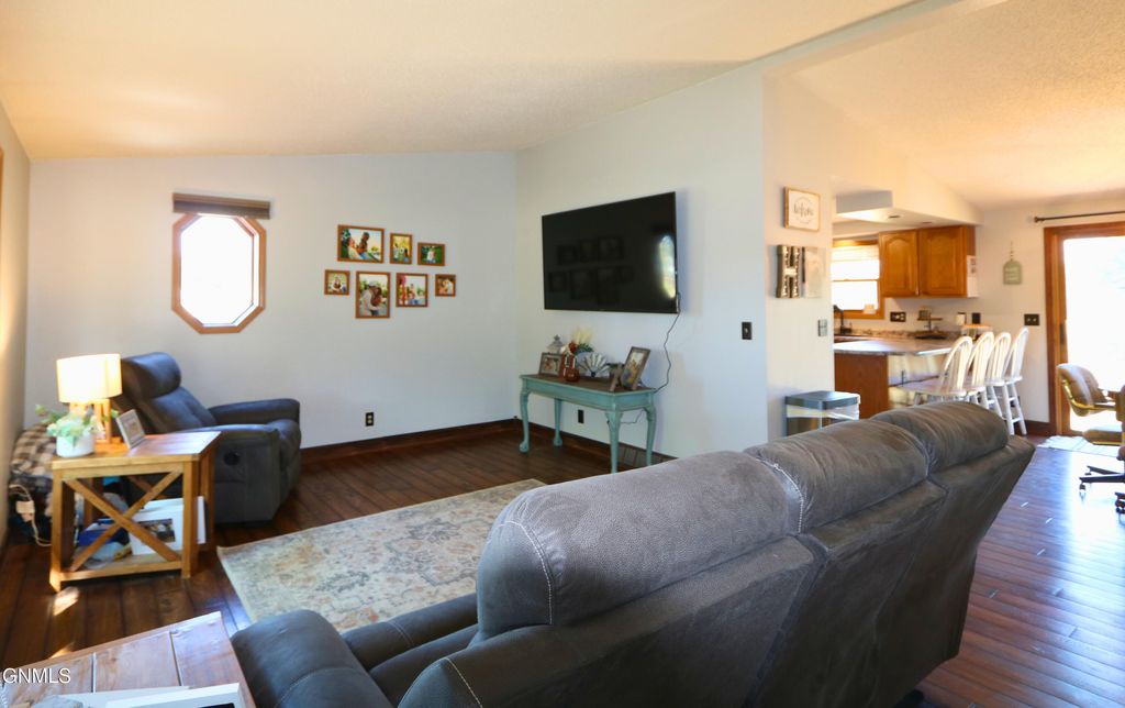 401 Moore Avenue NE, Berthold, ND 58718 photo 4