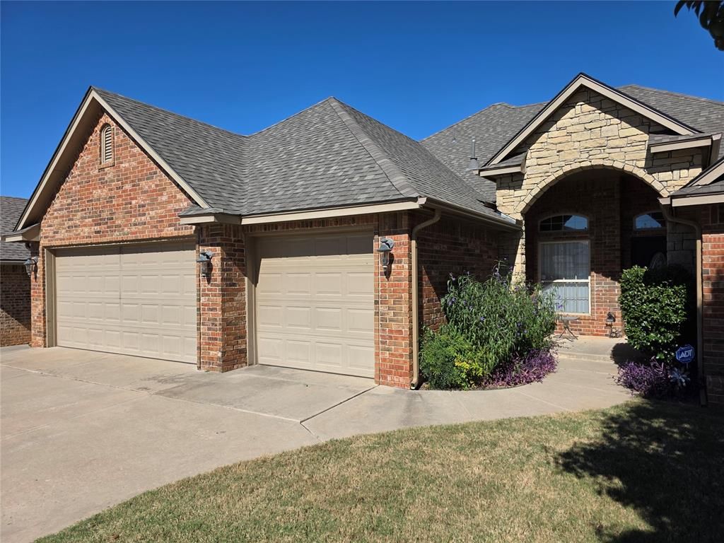 2621 SE 5th Street, Moore, OK 73160
