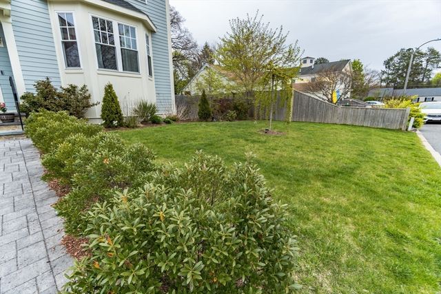 31 Kappius Path, Newton, MA 02459
