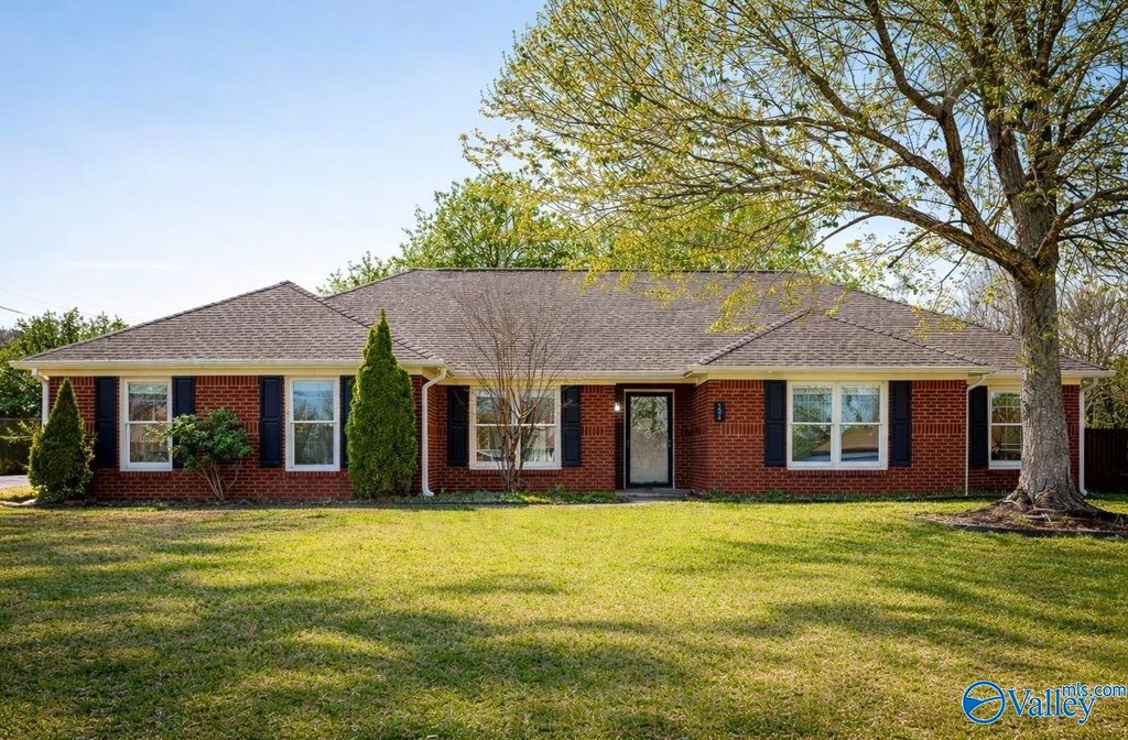 124 NW Derwent Lane, Huntsville, AL 35810