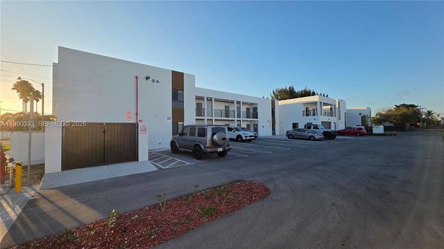 16955 SW 100th Ave 8, Miami, FL 33157