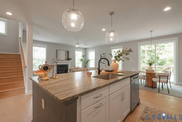 15912 Scarlet Coat Dr, Moseley, VA 23120