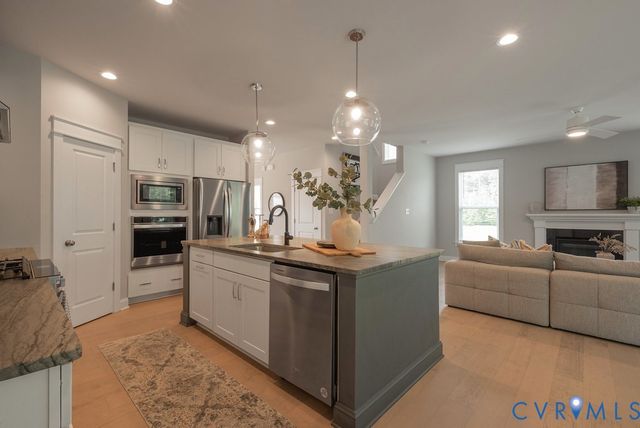15912 Scarlet Coat Dr, Moseley, VA 23120
