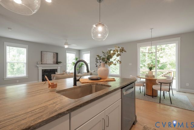 15912 Scarlet Coat Dr, Moseley, VA 23120