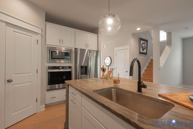 15912 Scarlet Coat Dr, Moseley, VA 23120
