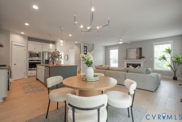 15912 Scarlet Coat Dr, Moseley, VA 23120