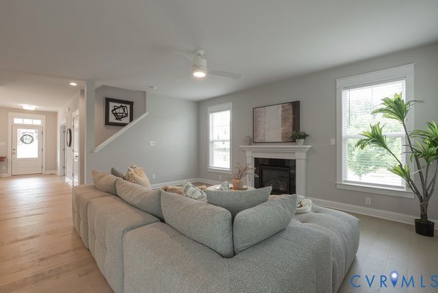 15912 Scarlet Coat Dr, Moseley, VA 23120