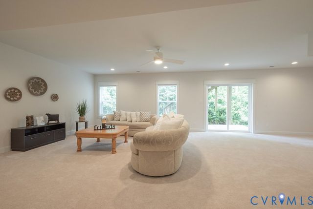 15912 Scarlet Coat Dr, Moseley, VA 23120