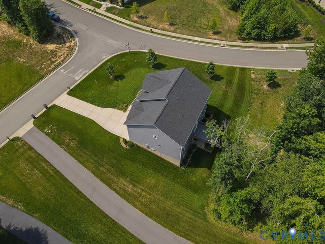 15912 Scarlet Coat Dr, Moseley, VA 23120
