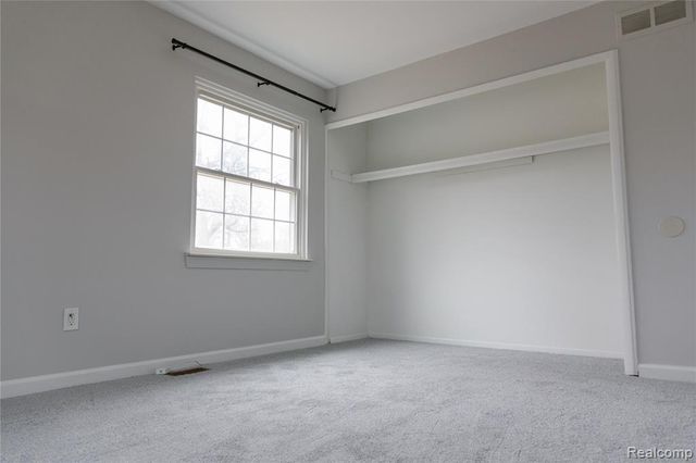 207 Neptune Drive, Walled Lake, MI 48390