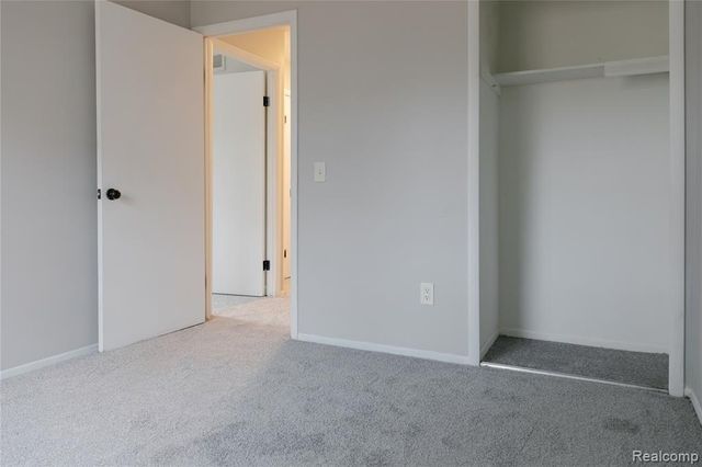 207 Neptune Drive, Walled Lake, MI 48390