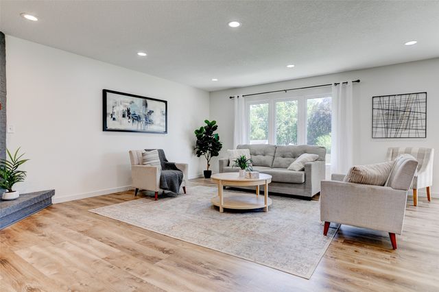 645 7th Street, Waukee, IA 50263