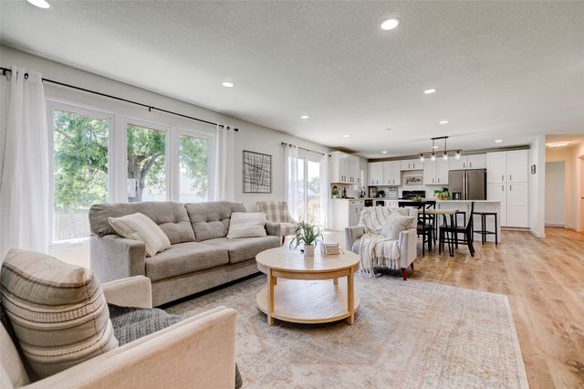 645 7th Street, Waukee, IA 50263