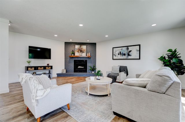 645 7th Street, Waukee, IA 50263