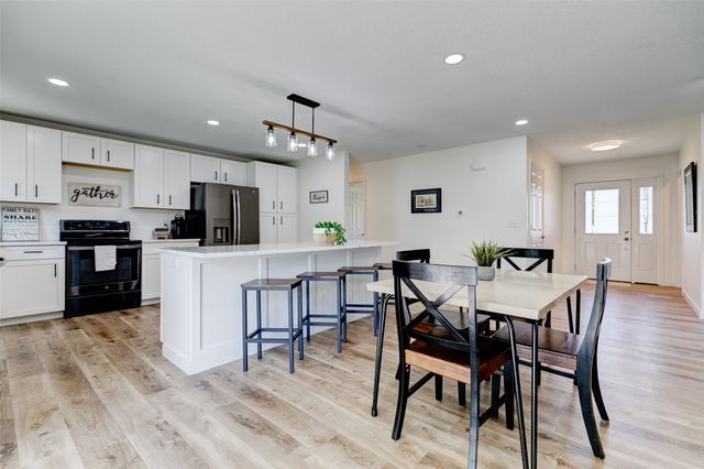 645 7th Street, Waukee, IA 50263