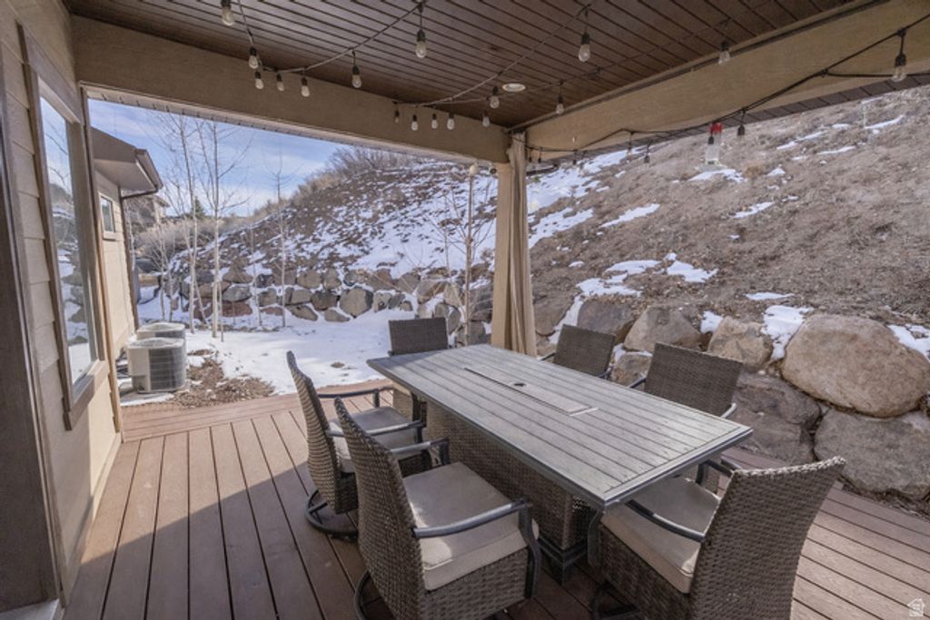 Image 14 of property listing at 15866 S MERCER CV, Draper, UT 84020