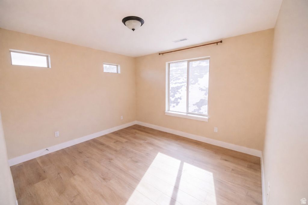 Image 19 of property listing at 15866 S MERCER CV, Draper, UT 84020